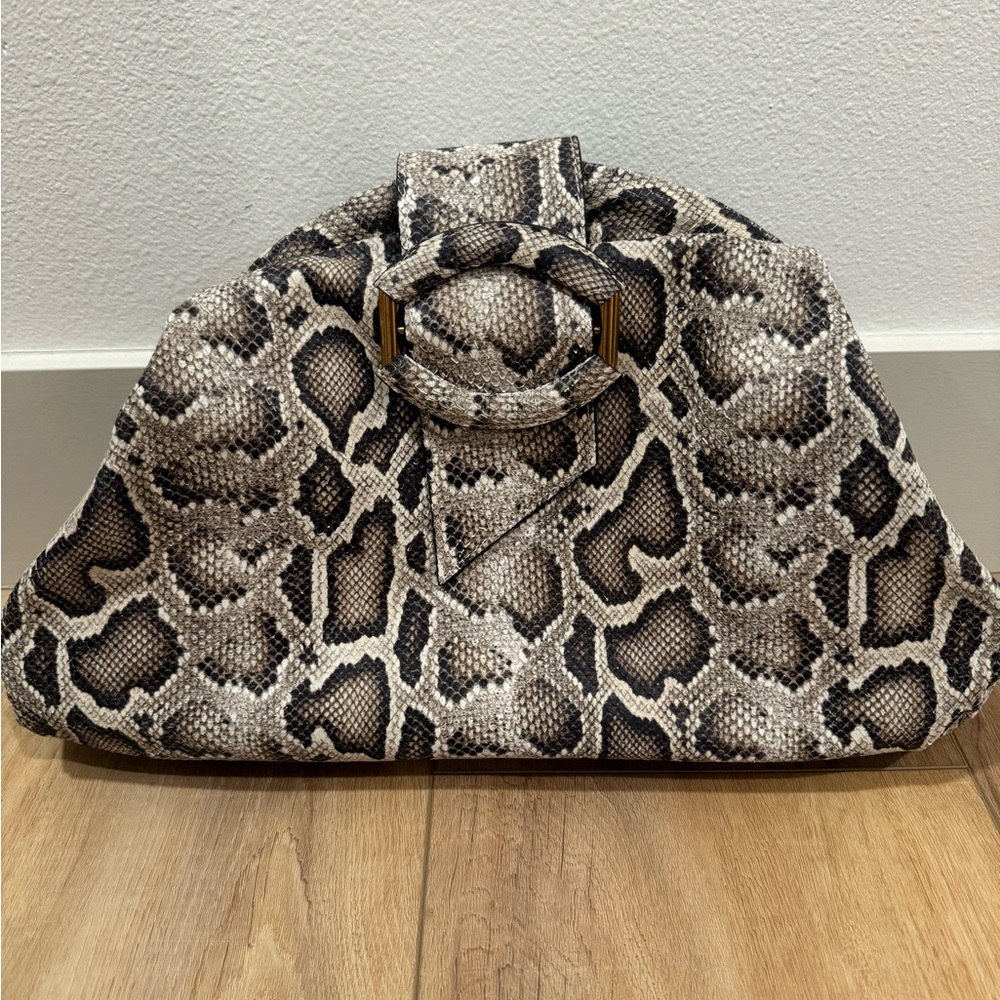NWOT STELLA CLOUD CLUTCH IN PYTHON BY BANANA REPUBLIC